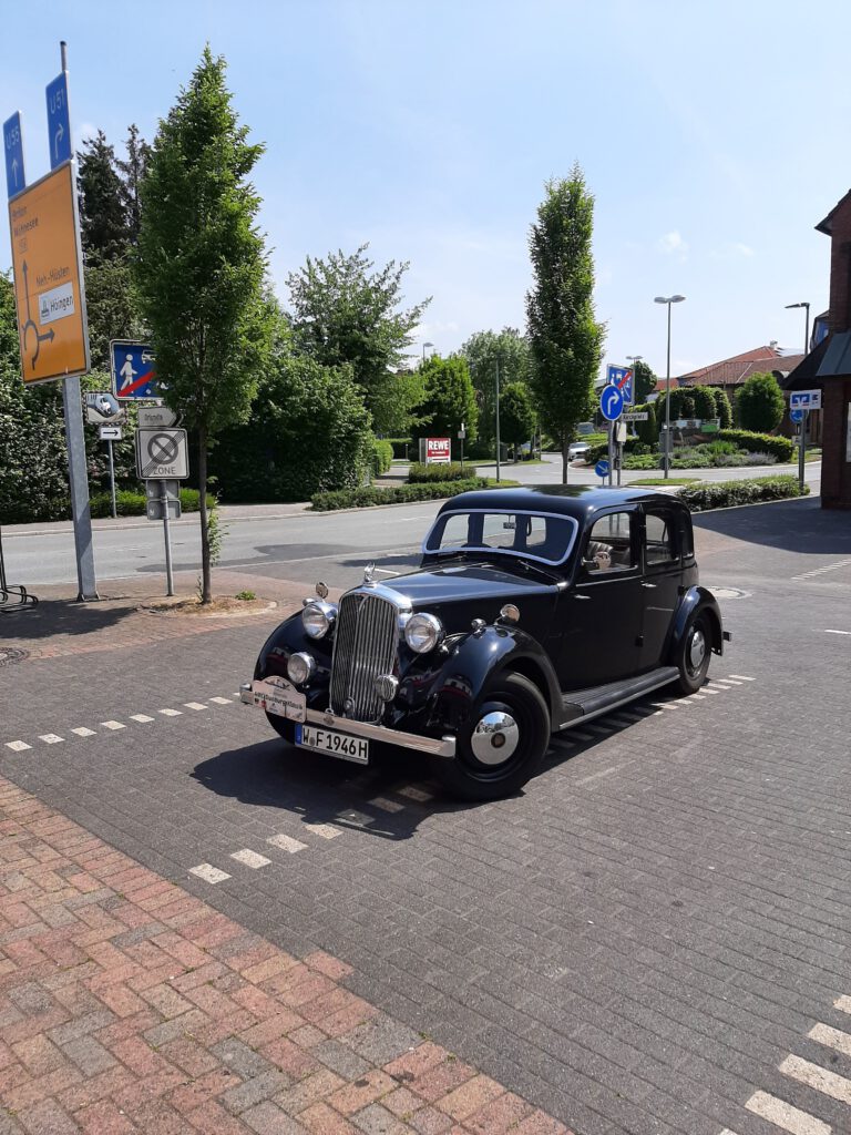 Rover 10 auf Parkplatz in Bremen Ense